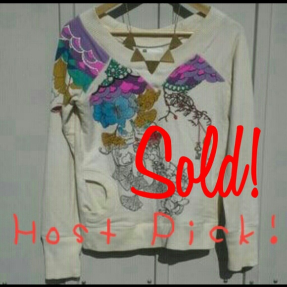 SOLD  Urban Outfitters Sweatshirt with Pockets