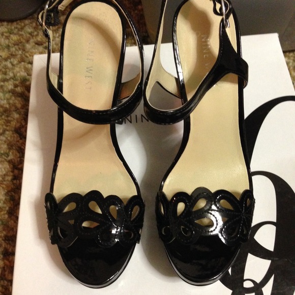 Patent Fairy Butterfly Pattern Heels - Fairyo - Picture 2 of 4