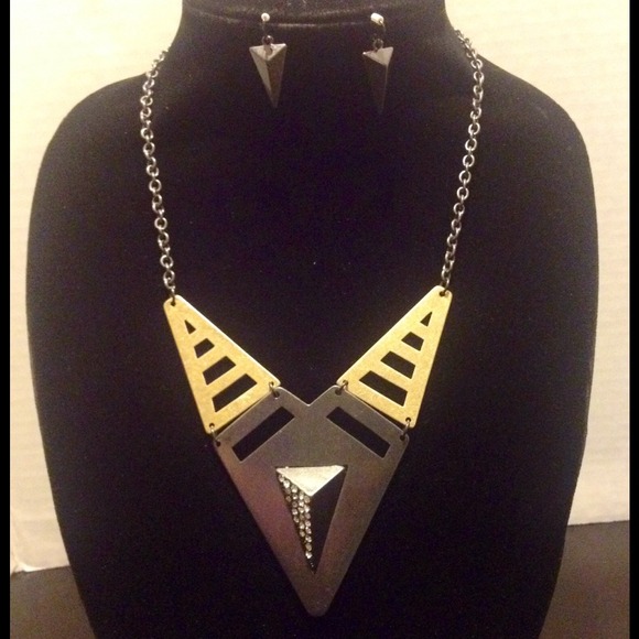 NWOT Gray and Gold Distress Metal Statement set - Picture 3 of 4