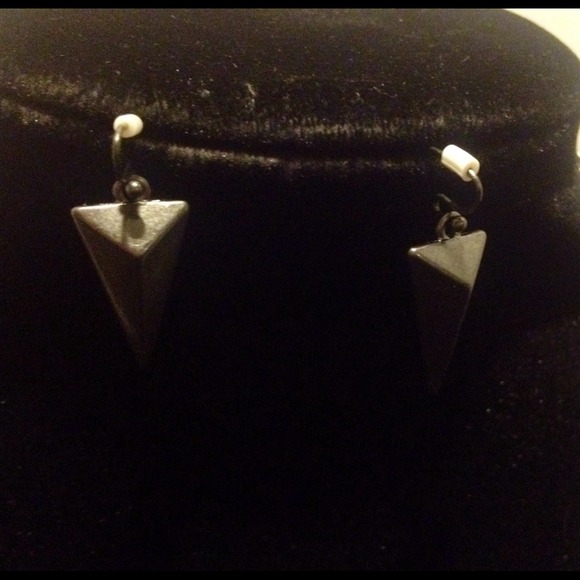 NWOT Gray and Gold Distress Metal Statement set - Picture 4 of 4