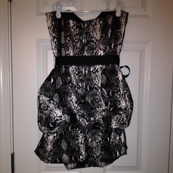 Strapless dress - Picture 3 of 3