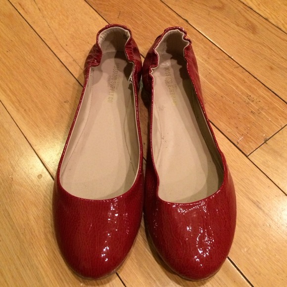 Red patent textured flats