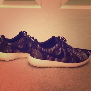 NIKE ROSHE RUN TIGER CAMO