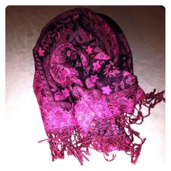 Stylish, pink and purple floral scarf - Picture 1 of 3