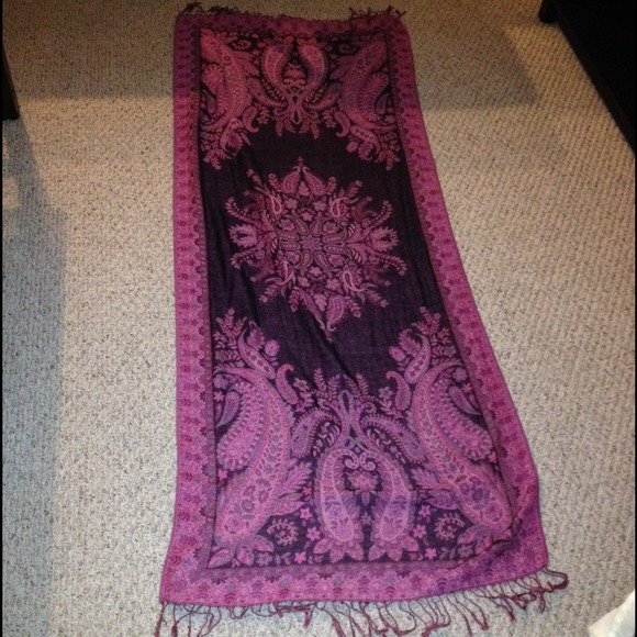 Stylish, pink and purple floral scarf - Picture 2 of 3