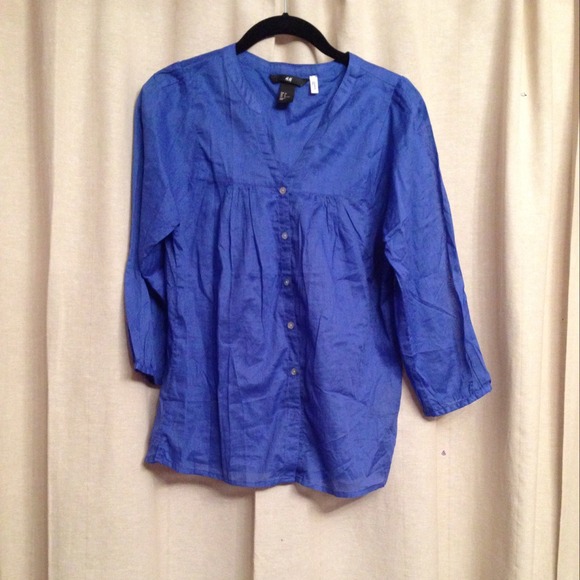❤️❤️Host Pick❤️❤️ Blue flowy button down