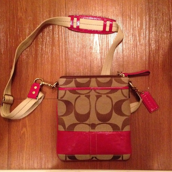 Coach crossbody purse. EXCELLENT condition.