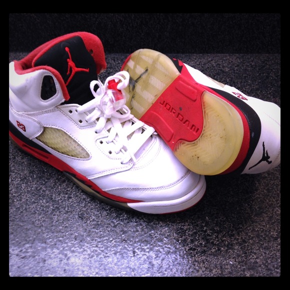 🎁SOLD!🎁 Jordan Retro V OGs bred fire reds 7Y