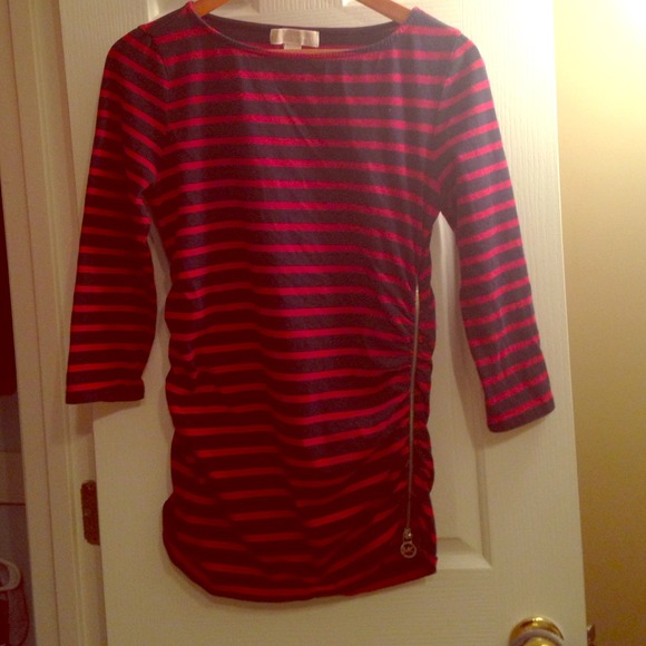 🚫Sold 🔴Michael Kors top🔴Red and Navy 3/4 sleeve