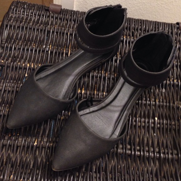 Black flats💗