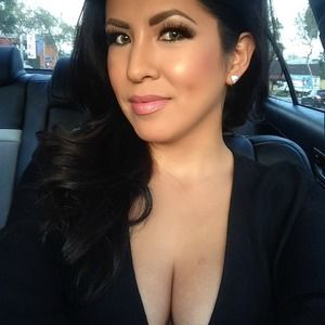 Follow my Makeup Instagram @SimpleLatina