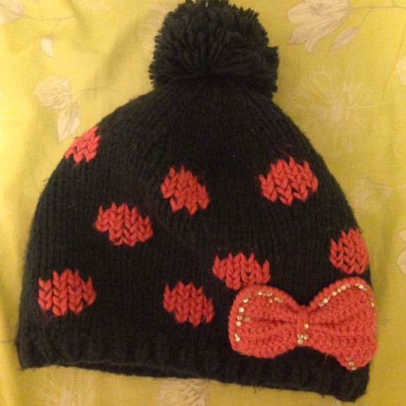 Super cute hat! Perfect for this winter!