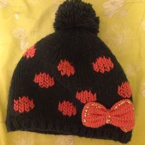 Super cute hat! Perfect for this winter!