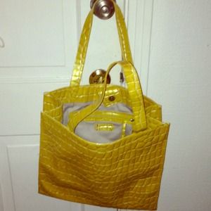 Kate Landry large bag. Pool perfect!