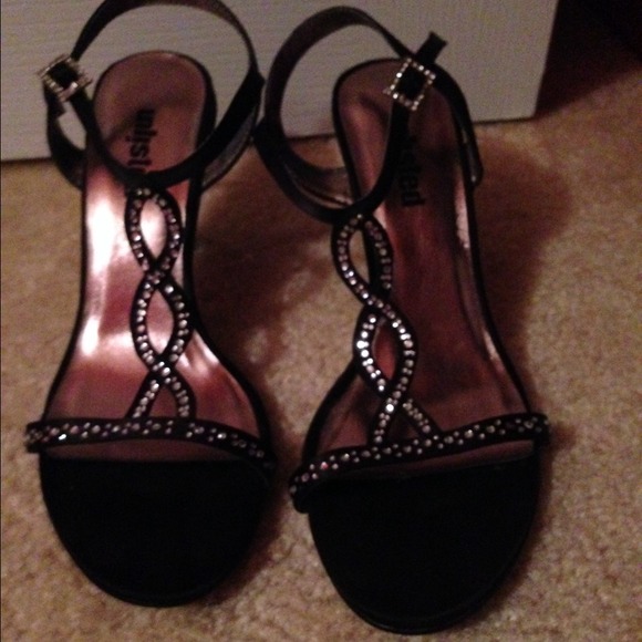 Very pretty black heels - Picture 1 of 4