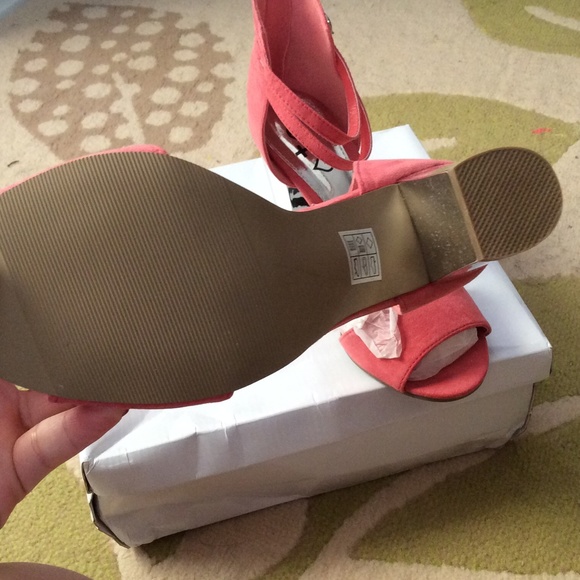sandals - Picture 3 of 4