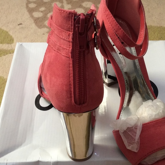 sandals - Picture 4 of 4