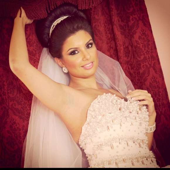 Wedding dress - Picture 2 of 3