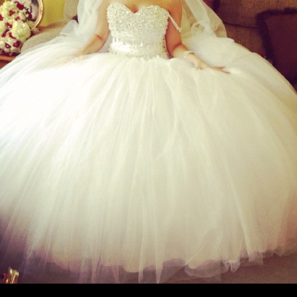 Wedding dress - Picture 3 of 3