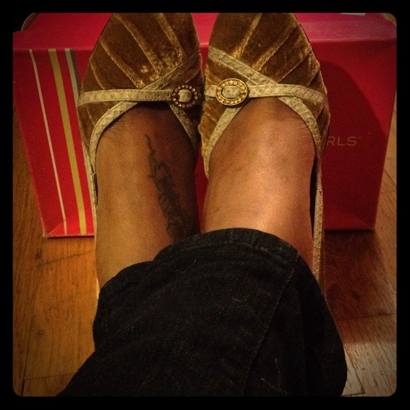 Vintage Inspired Suede Pumps