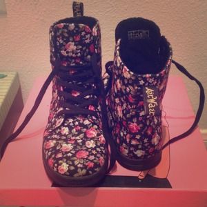 ⚠️REDUCED⚠️Victorian Flowers Dr. Martens Shoes