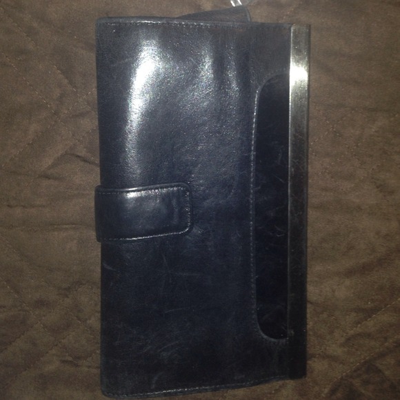 Hobo leather wallet w/ cellphone pocket