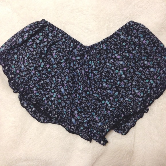 🌻SOLD🌻Brandy Melville Vodi Shorts
