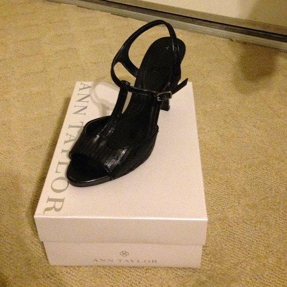Black tahari heels - Picture 1 of 4