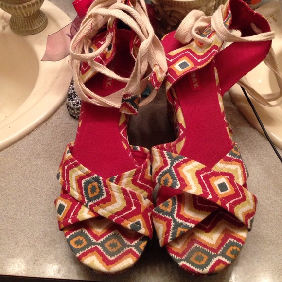 Colorful Wrap Tie Wedge