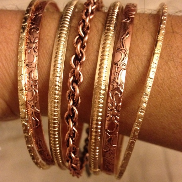 Beautiful set of 7 Bracelets - Picture 1 of 4