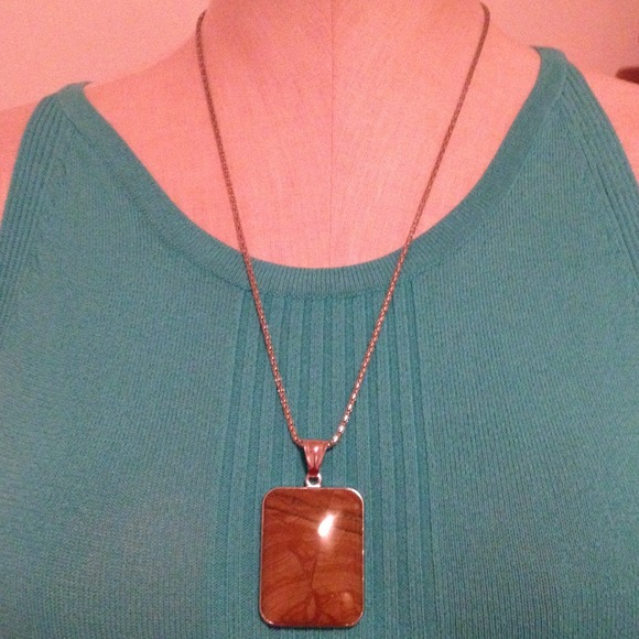 Semi-precious stone w/silver tone necklace✨NWOT