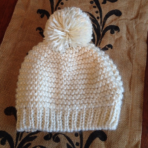 Knitted slouch beige cream slouch pom hat
