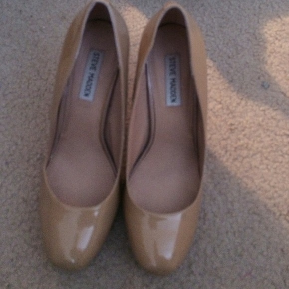 Steve Madden nude heels