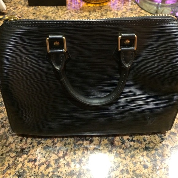 ❌SOLD❌AUTH Louis Vuitton Noir Epi Speedy 25