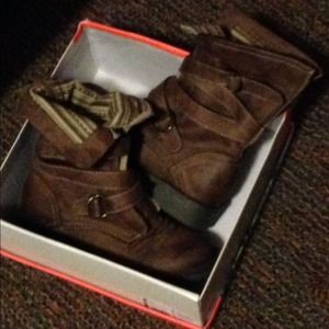 Roxy boots size 6.5. New. Originally $90