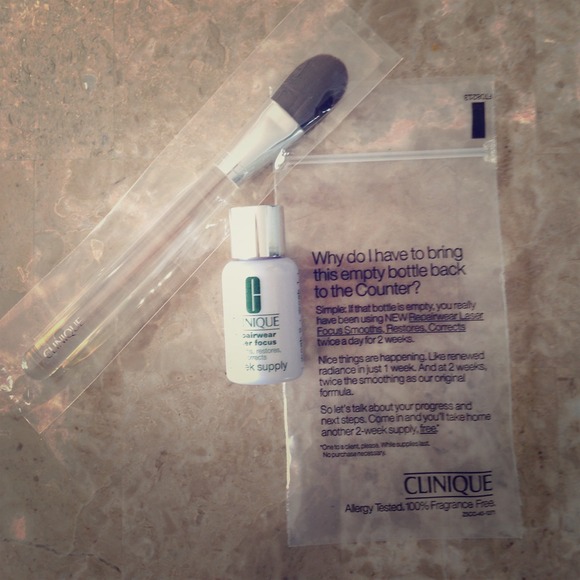 Clinique Foundation Brush & Repairwear Laser Focus