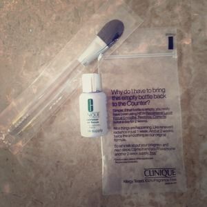 Clinique Foundation Brush & Repairwear Laser Focus