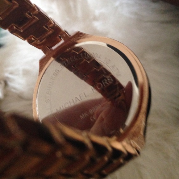 Rose gold Michael kors watch!!! - Picture 3 of 4