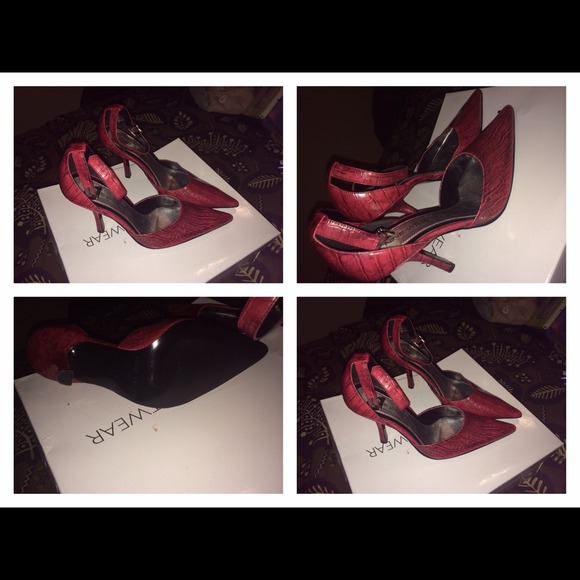 Red Nine West straps shoes