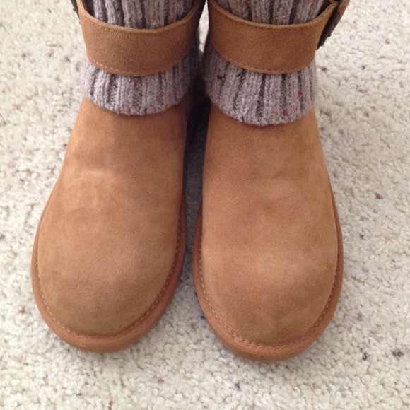 Brand new never worn sz 7 Uggs.