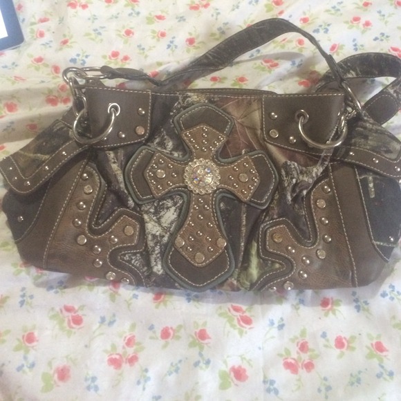 Camo Purse with Cross!!