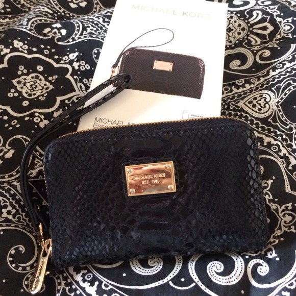 Michael Kors Zip Wallet for iPhone 4/4s