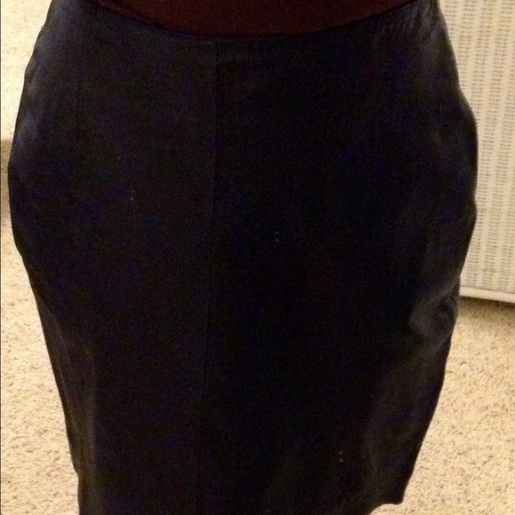 👍👗⭐️HOST PICK!!!!!! Genuine black leather skirt - Picture 3 of 4