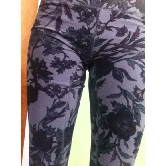 Hurley size small leggings
