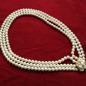 3 Strand pearl necklace💝 from Monet!