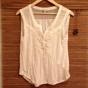 Sold! Size M; AE Ivory Top; Good Condition