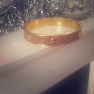 BEAUTIFUL VINCE CAMUTO BRACELET!