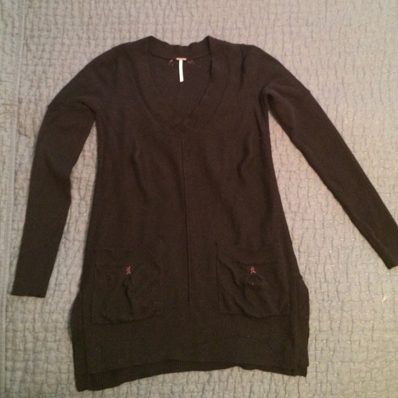 Free people sweater with pockets in the front