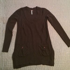 Free people sweater with pockets in the front