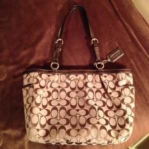 SALE! Coach small tote bag! (Authentic)